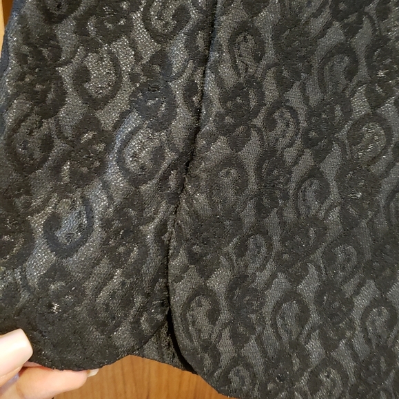 Black shorts - Picture 3 of 3